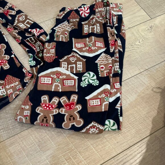 DISNEY MICKEY MOUSE GINGER BREAD HOUSE WOMENS PAJAMAS MEDIUM 8-10 - Picture 4 of 12